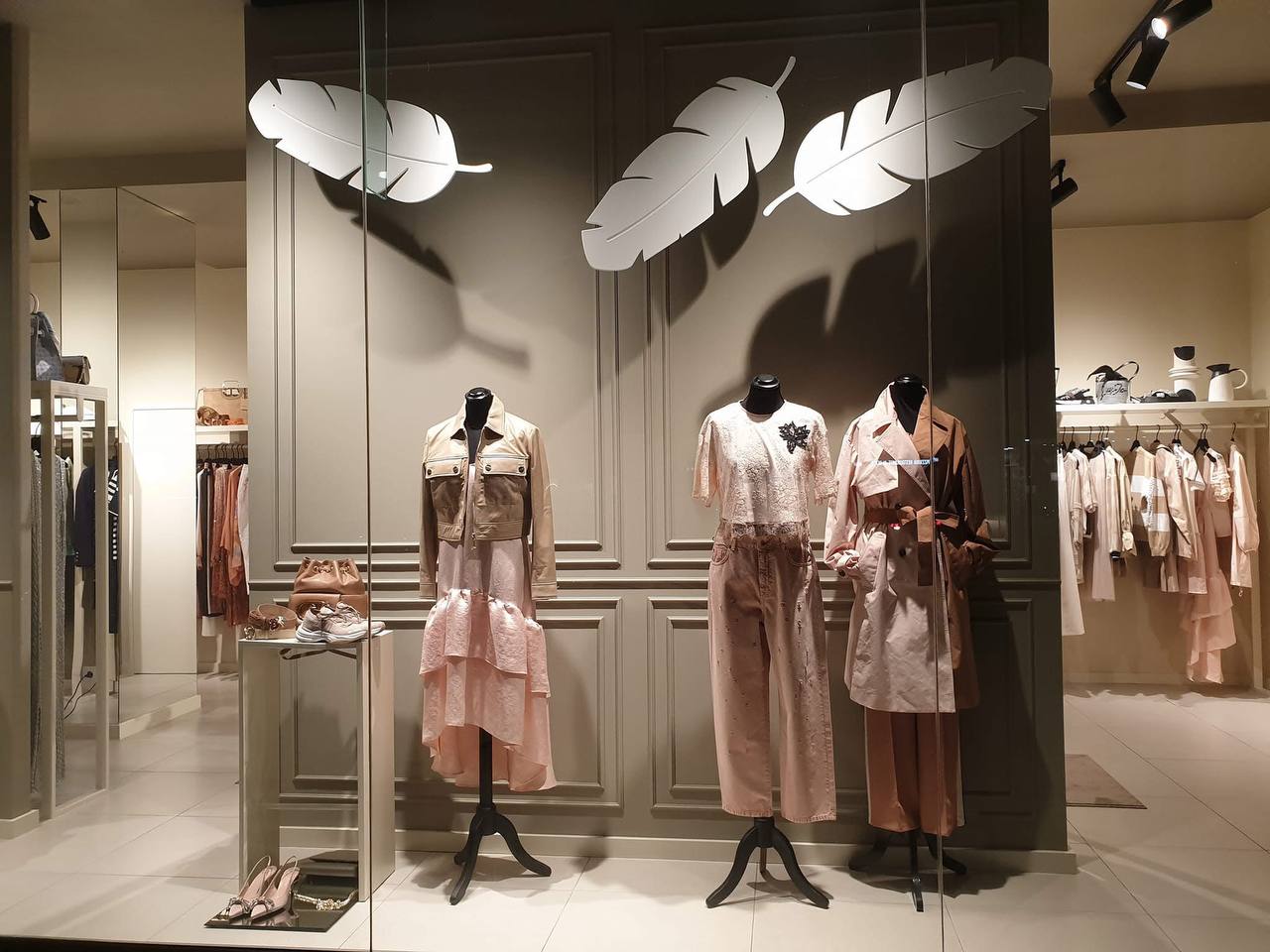 Love is Love - Montra